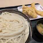 はなまるうどん - 料理写真:夏はザル!欲張って中盛り♪