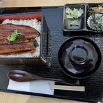 うなぎや六方 - うな重並み　梅　1,800円。お吸い物はお出汁が効いてて美味しかったです。ウナギの足しつゆを無料で追加できるようです。