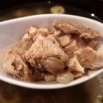 ケンチャンラーメン - コマ切れチャーシュー。