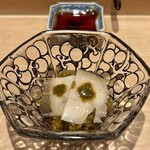 鮨 はしもと - 蒸し鮑 エンペラや貝柱は肝とシャリに合わせ