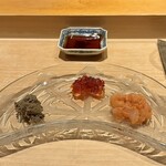 鮨 はしもと - 3種の珍味
      ✴︎ 鮎のペースト、筋子味噌漬け、甘海老唐墨
