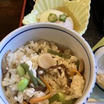 いにしあんど - 蓋を開けたら季節の炊き込みご飯