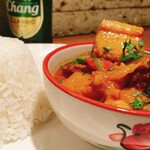 ジャスミンアンジェロ - 豚肉とひよこ豆のレッドカレー(ゲーンペットムー)
ジャスミンライス付き¥1100