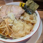 中華そば　金ちゃん - ワンタンもたっぷり。