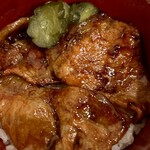 ら～めん山家 - ラーメンと食べ進める