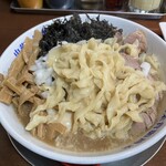 ぎと家 - 手揉み麺を取り出す