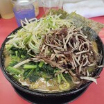 上越家 - ラーメン大盛1100円、キクラゲ100円、小松菜ほうれん草ミックス200円、ネギ胡麻ペッパー150円