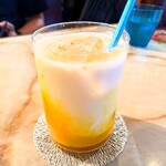 多国籍食堂 錆と煤 - マンゴーラッシー