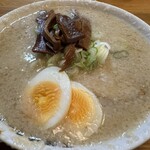 下頭橋ラーメン - 玉子はスライス