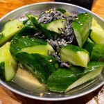 餃子ノ酒場 太陽ホエール  - お通し 胡瓜塩昆布和え