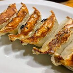 餃子ノ酒場 太陽ホエール  - 太陽の焼き餃子
