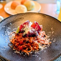 MIDO RESTAURANT PIC NIKA - なにわ黒牛とビーツのラグーパスタ　サワークリームのアクセントと共に