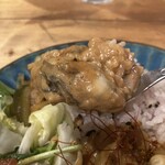 CURRY BAR CAFE 三月の水 - 無水ココナッツ牡蠣カレー浮遊！