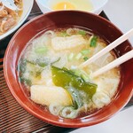 松屋ボート - 味噌汁は“豆腐”と“油揚げ”“ワカメ”
