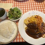 どんぐり - ハンバーグとガーリックチキンソテー