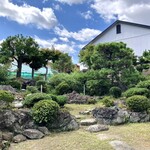 手打そば 草太 - 立派な庭園
