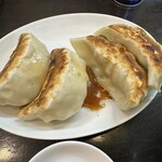 南京亭 - ジャンボ餃子(4個) 500円