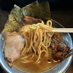 RAMEN HITONI YASASHIKU - 【ラーメン＝中太ストレート麺】