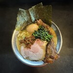 RAMEN HITONI YASASHIKU - 【ラーメンtp菠薐草×ニラ辛×半コツsv味付玉子】