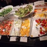 ロウリーズ・ザ・プライムリブ 恵比寿ガーデンプレイス店 - サラダバー。色々あってワクワクすっぞ