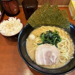 横浜家系ラーメン赤家 - 料理写真: