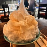 天然氷 にちか - 黄金色の蜜がかかったみぞれ