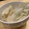 餃子 小籠包 福包酒場 - お通し：えびせん 330円