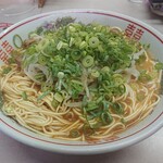 寿楽亭 - 大盛850円。昔からの広島中華そばです。 作り置きのスープなくなったら閉店なので、どのお客さんもスープ少ないとは言わず。