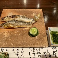 たでの葉 - 鮎の炭火焼 熊本県川辺川（手前） 岐阜県高原川（奥）