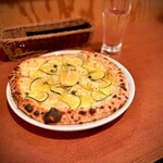 カリーナ　カリーナ - ズッキーニとリコッタチーズ、レモンのさっぱりピッツァ