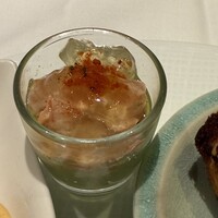 アンフュージョン - アボカドのムースと紅富士サーモンのタルタル
