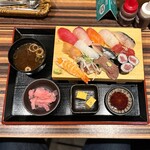ステーキファイブと寿司六 - 日替わり寿司定食(1,750円)
寿司12貫･細巻3貫･赤出汁･小鉢･漬物付き