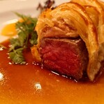いわむら - 黒毛和牛ランプとフォアグラのパイ包み焼きマデラソース 温野菜添え①