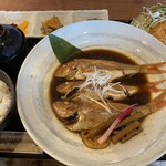 春夏秋冬 - 糸よりの煮付け定食1600円。糸よりが丸々3尾ついた煮付け。ぷっくら身の締まった魚の煮付けは最高に美味い。