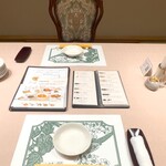 北京料理桂蘭 - セッテングされたテーブル上の光景です(o^^o)