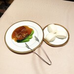 北京料理桂蘭 - 豚の角煮と中華風蒸しパンです(o^^o)