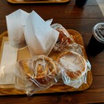 ベーカリーエブリイテーブル - パンとアイスコーヒー