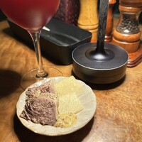 カルネジーオ イースト - 