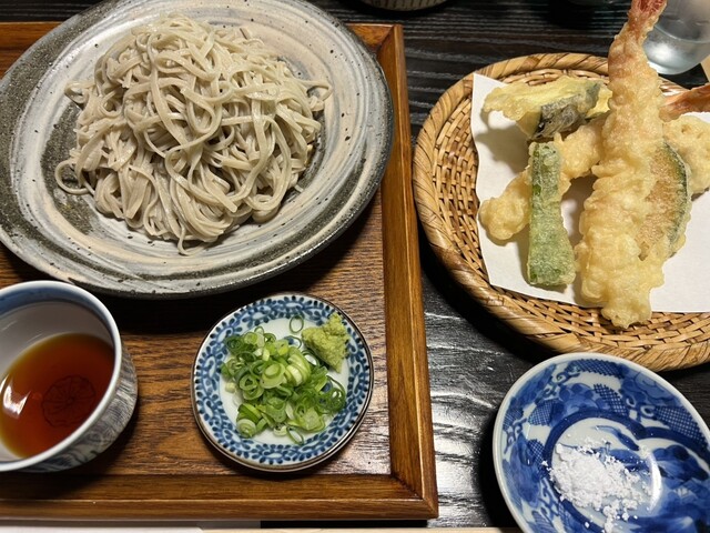 そば打ちいのーし そば打ちいのーし クオーツストーン「シーザーストーン」の上で