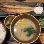 炭火焼干物定食 しんぱち食堂 ウィング上大岡店 - 