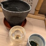 割烹　梅津 - 夫は日本酒に切り替えました