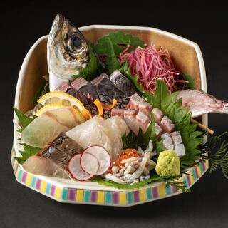 鮮度バチバチ！！姿魚盛り