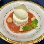 札幌グランドホテル - 北海道産いちごとクレームダンジュ