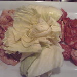 食道園 - ホルモンとカルビです！野菜の量はかなり多いです。