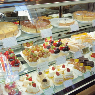 チーズケーキ専門店 新幸堂 にお邪魔しました こちらも場所がわかりずらいです 駐車場は店の道を挟 By Nice Piyo 新幸堂 シンコウドウ 新伊勢崎 ケーキ 食べログ