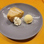 トラットリア・イタリア - 紅茶のシフォンケーキとバニラアイス