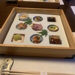 翡翠之庄 - 八寸　四方松花堂　桐箱と中の有田焼の器は特注品だそうです