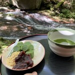 小太郎茶屋 - 草だんご冷し抹茶セット　¥800