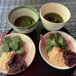 小太郎茶屋 - このお盆の状態で茶屋から席まで歩いて来ました