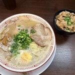 だるま大使 - だるまラーメン、モツまんま小
